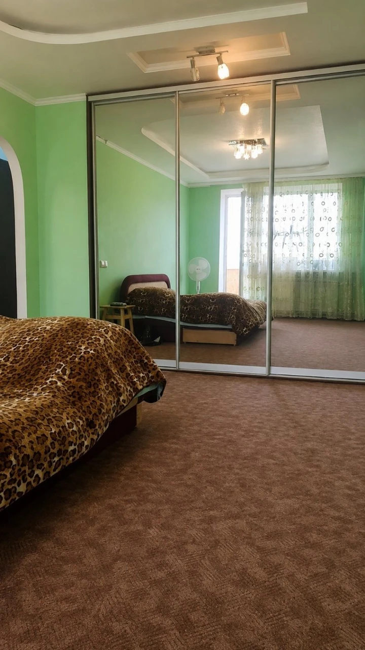 For Sale: 1-room apartment with renovation, 2nd floor, Romenskaya,