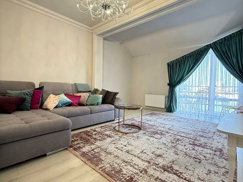Apartment. Chernivtsi, Main Street