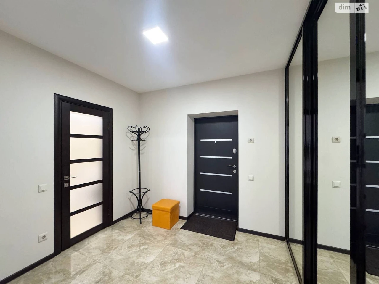 Long-Term Rental Apartment, Holosiiv