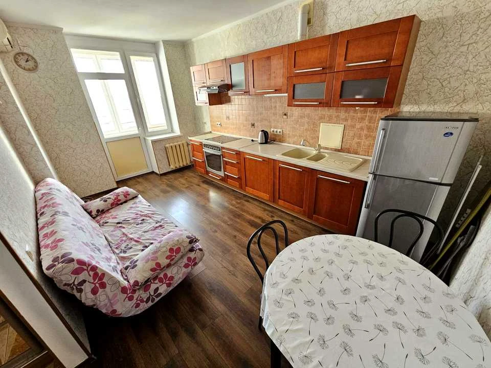 Квартира. Киев, улица Юности