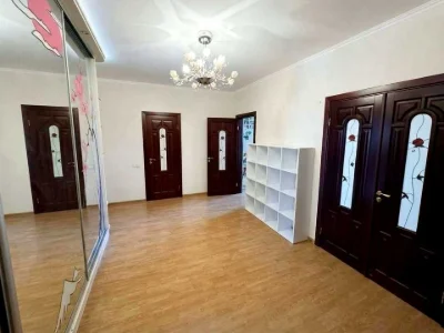 Квартира. Київ, Голосіївська вулиця