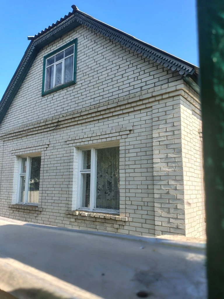 Продам добротний будинок .