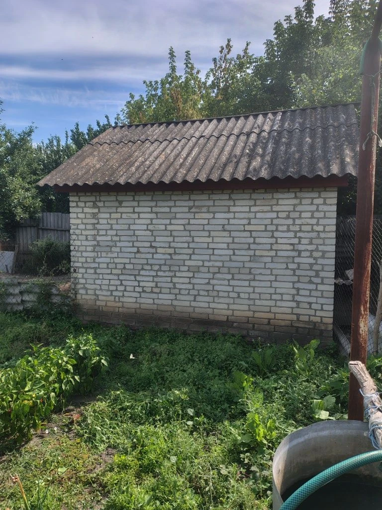 Продам добротний будинок .
