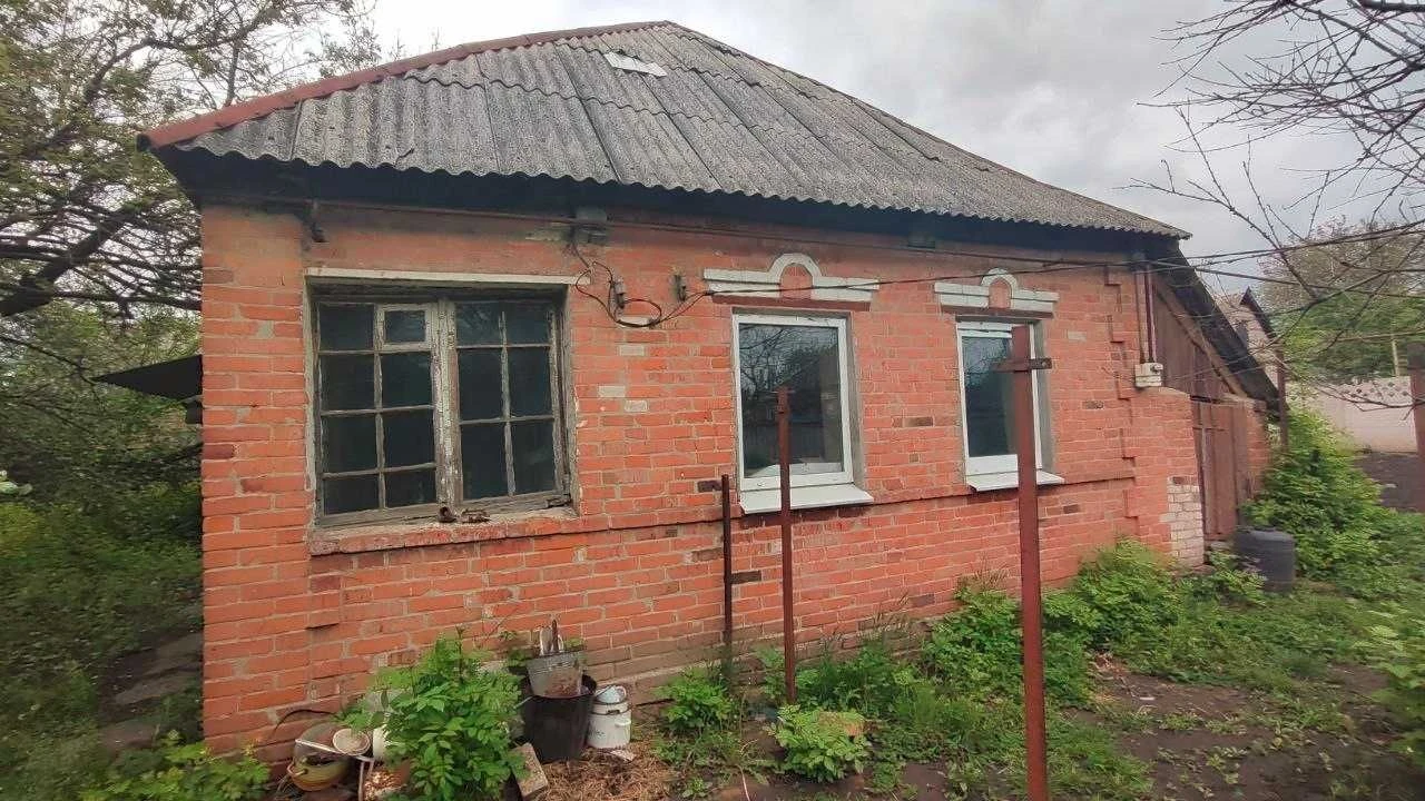 Продається невеликий будинок з газом в Дельгачах, район переїзду.
