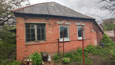 Продається невеликий будинок з газом в Дельгачах, район переїзду.