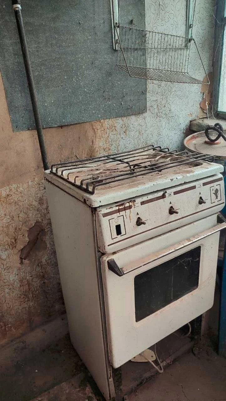Продається невеликий будинок з газом в Дельгачах, район переїзду.