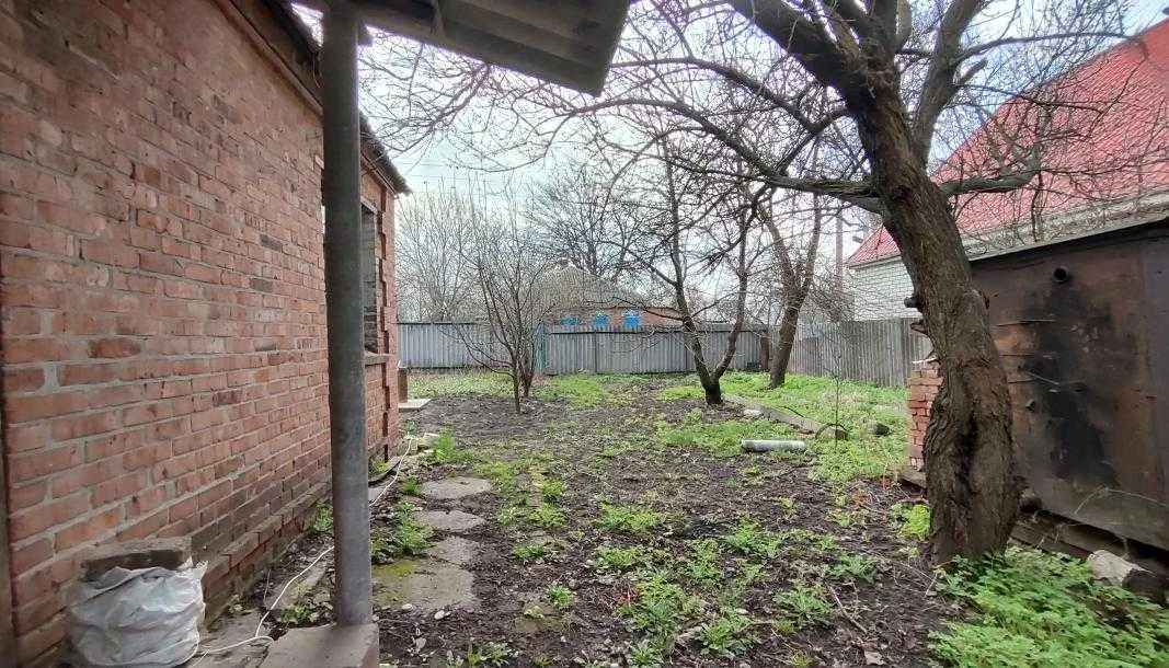 Продається невеликий будинок з газом в Дельгачах, район переїзду.