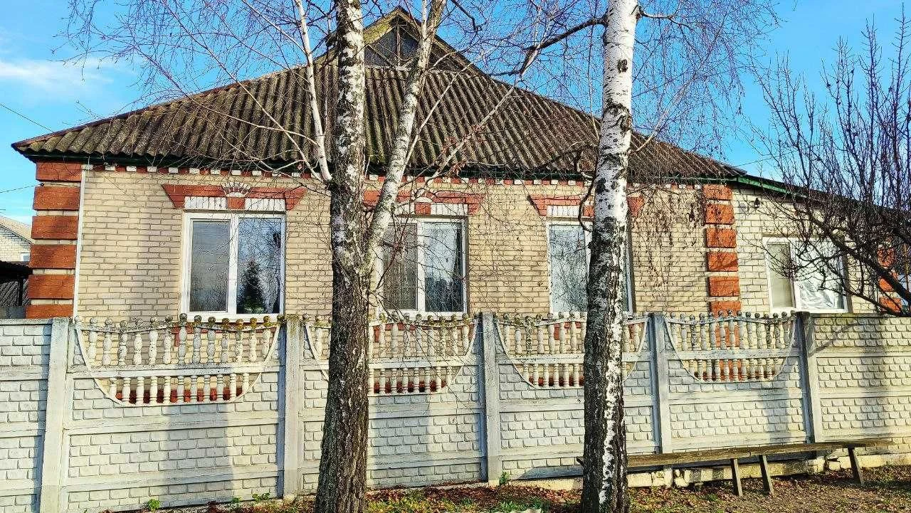 Терміновий продаж цегляного будинку в центрі Дергачів.
