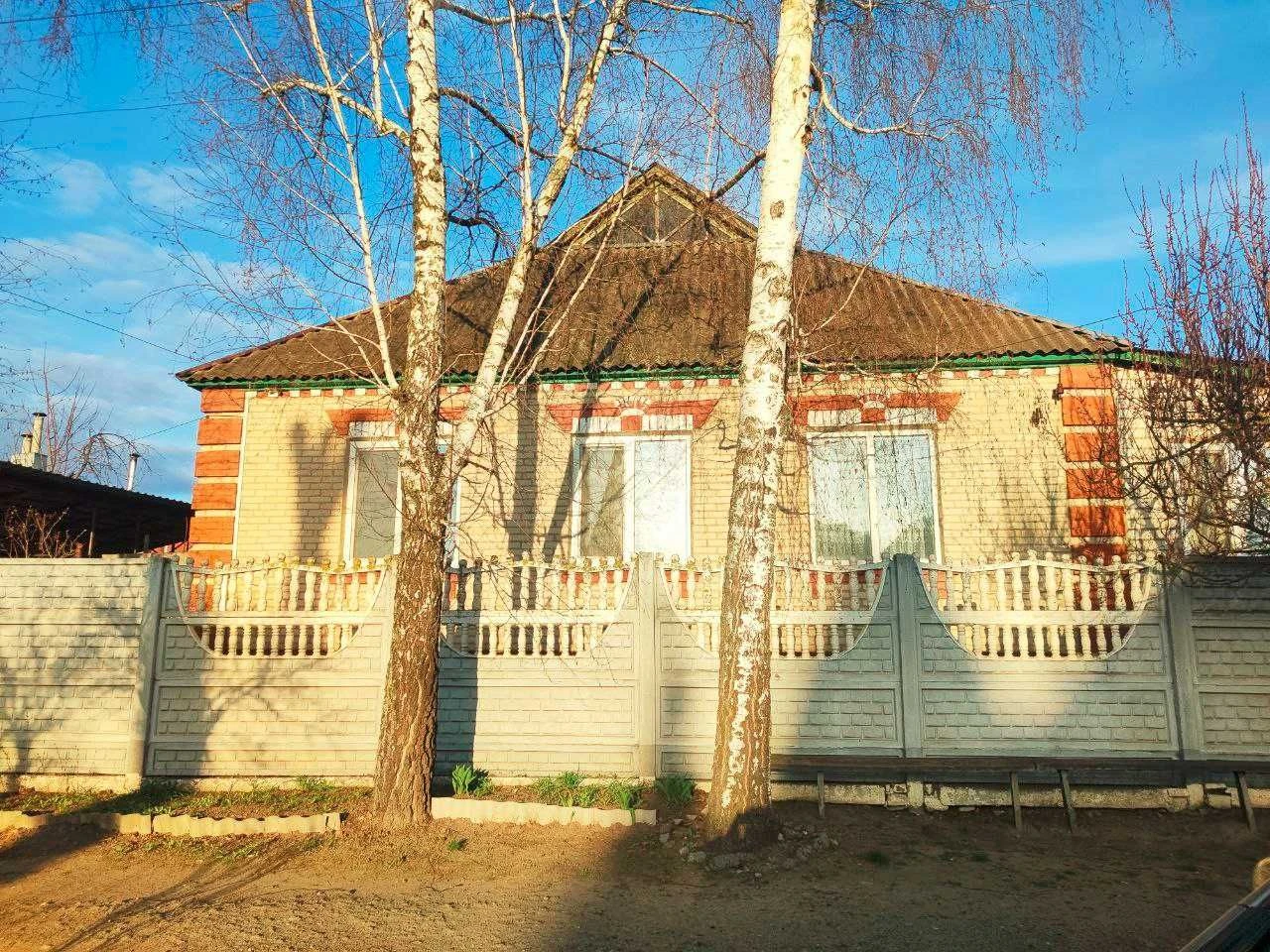 Терміновий продаж цегляного будинку в центрі Дергачів.