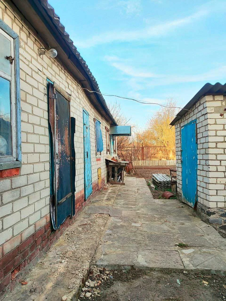 Терміновий продаж цегляного будинку в центрі Дергачів.