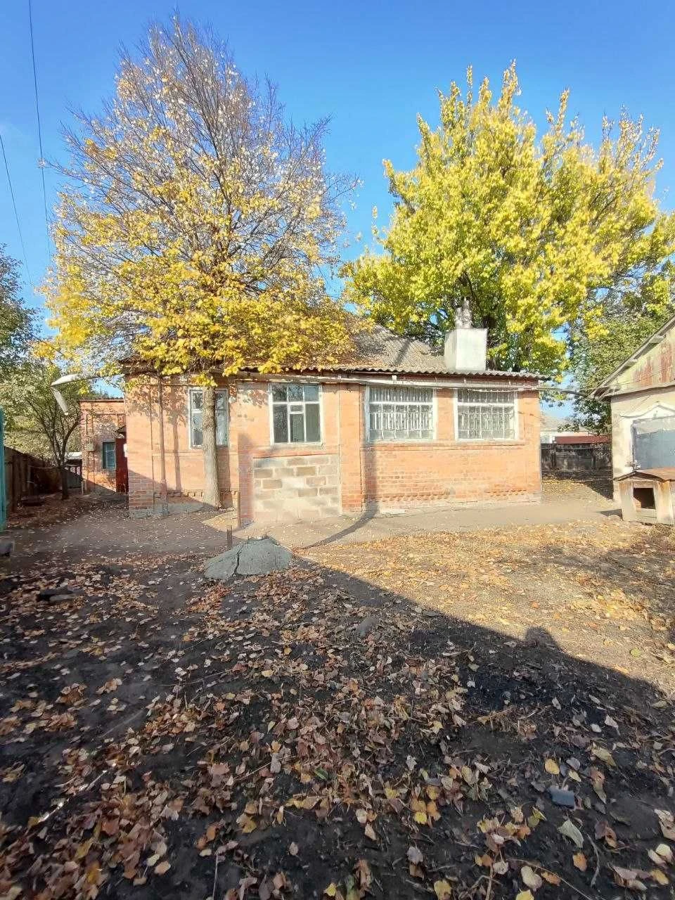 Продам будинок в Дергачах по вулиці Садовій.