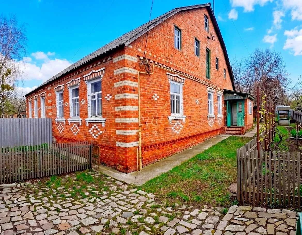 Продам 1/2 частину будинку в Люботині 90 м