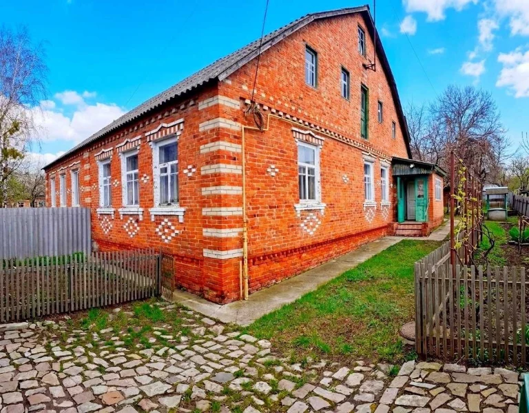Продам 1/2 частину будинку в Люботині 90 м