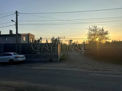 Будинок. Київ, вул. Озерна
