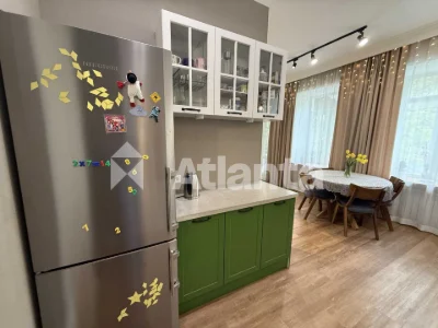 4-кімнатна квартира 122 м² у Одесса