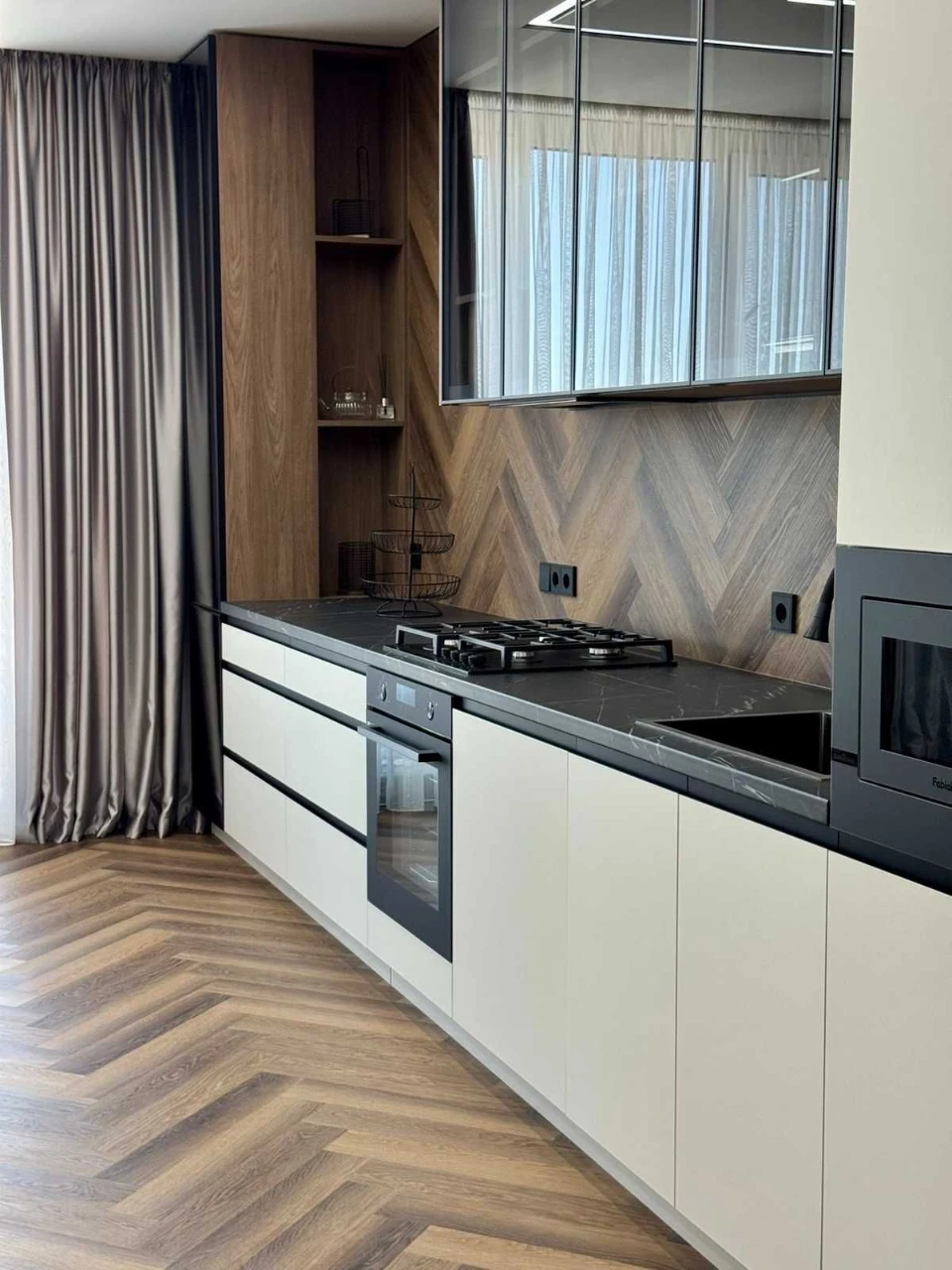 Dream Lake | Designer 2-bedroom apartment in Vyshenka