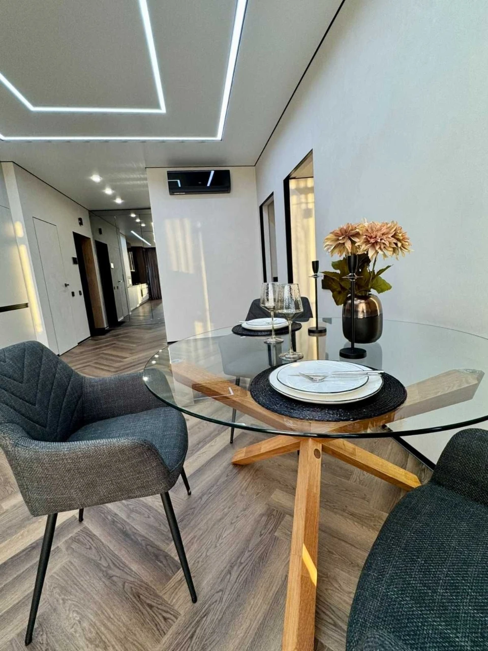 Dream Lake | Designer 2-bedroom apartment in Vyshenka