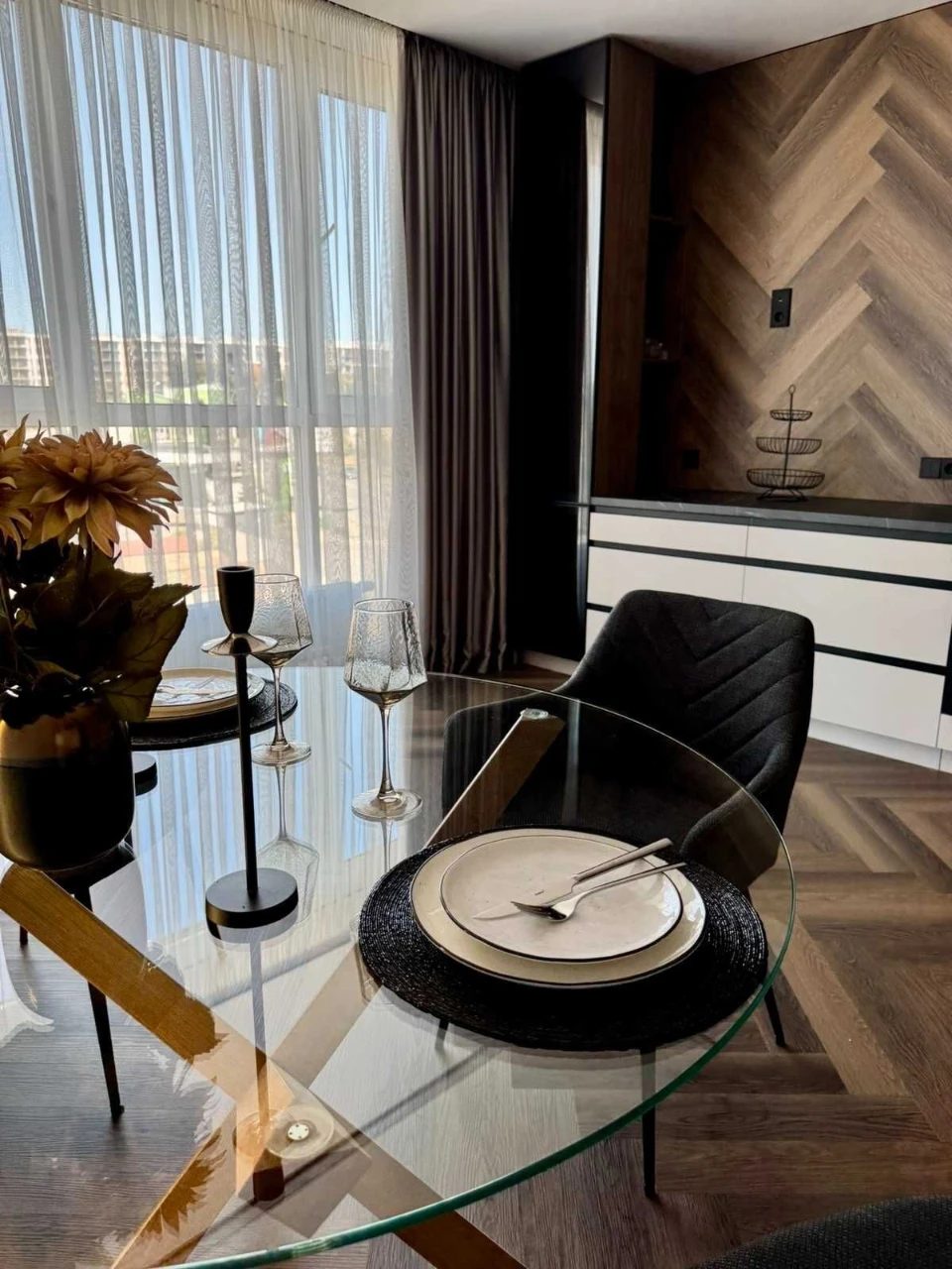 Dream Lake | Designer 2-bedroom apartment in Vyshenka