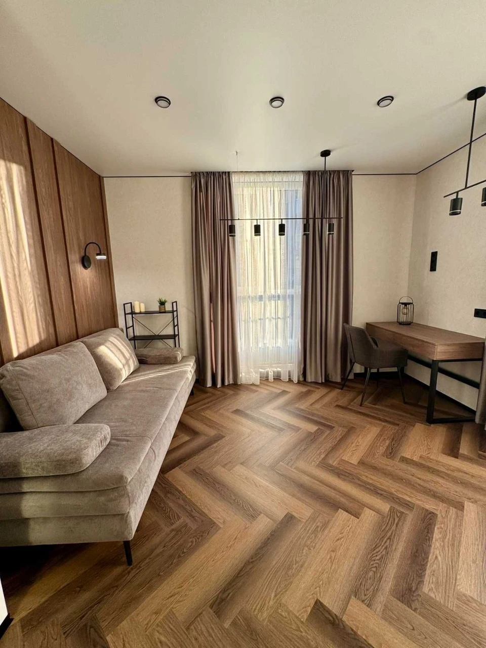 Dream Lake | Designer 2-bedroom apartment in Vyshenka
