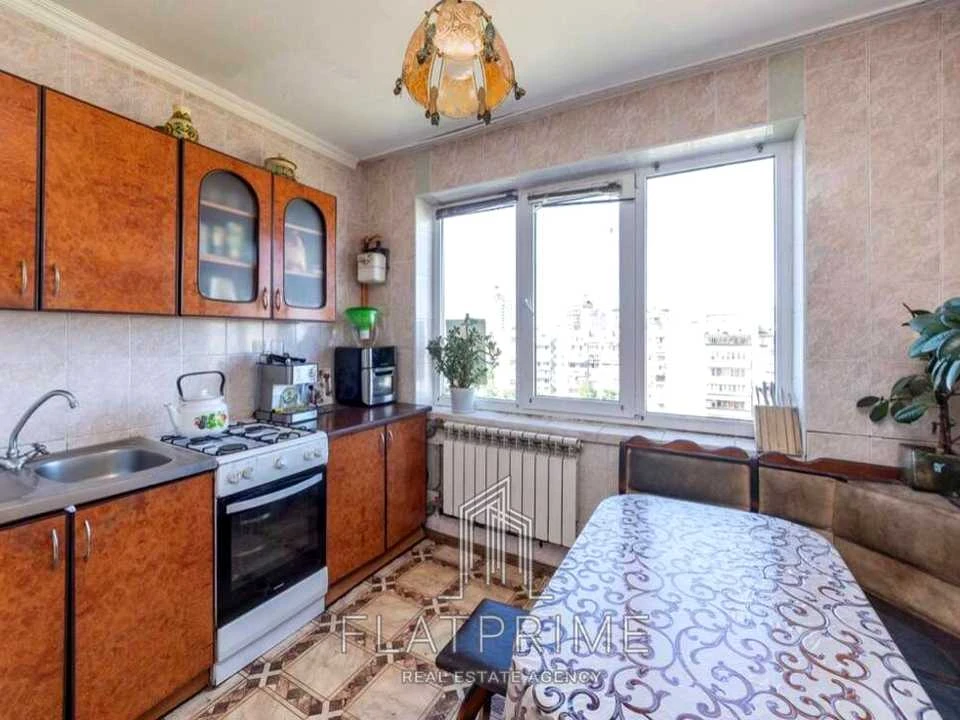Квартира. Київ, Прирічна вул.