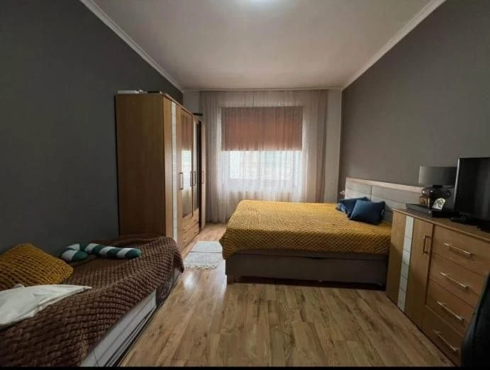 2-room, 70 sq m, gas heating.