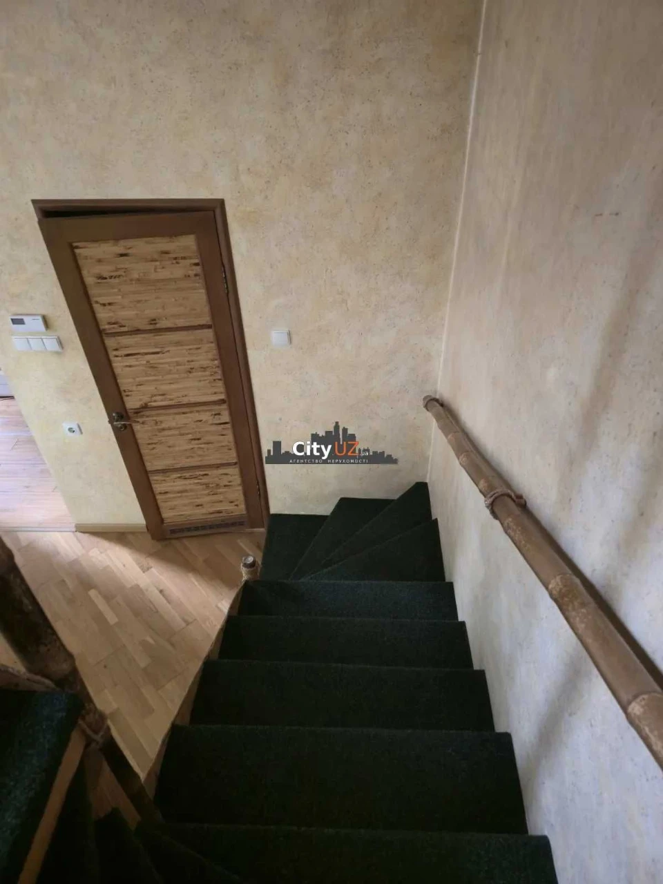 Продается полусобственный дом в Ужгороде