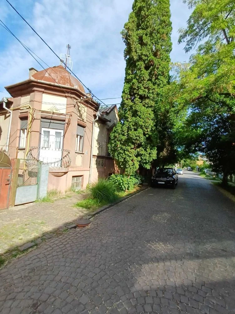 Старовинний будинок в центрі міста