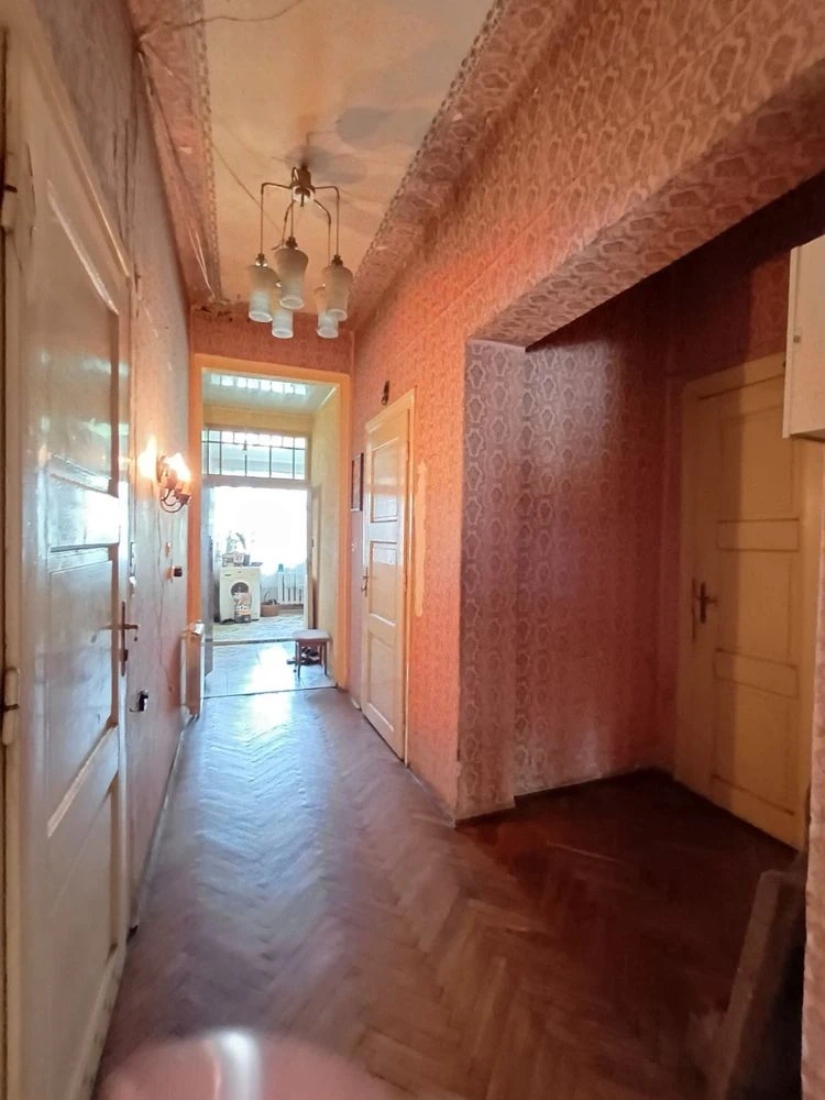 Старовинний будинок в центрі міста
