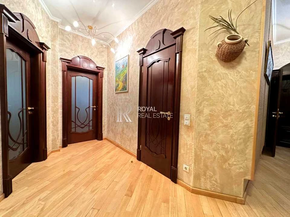 Квартира. Київ, Старонаводницька вул.
