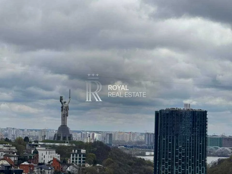 Квартира. Київ, Старонаводницька вул.
