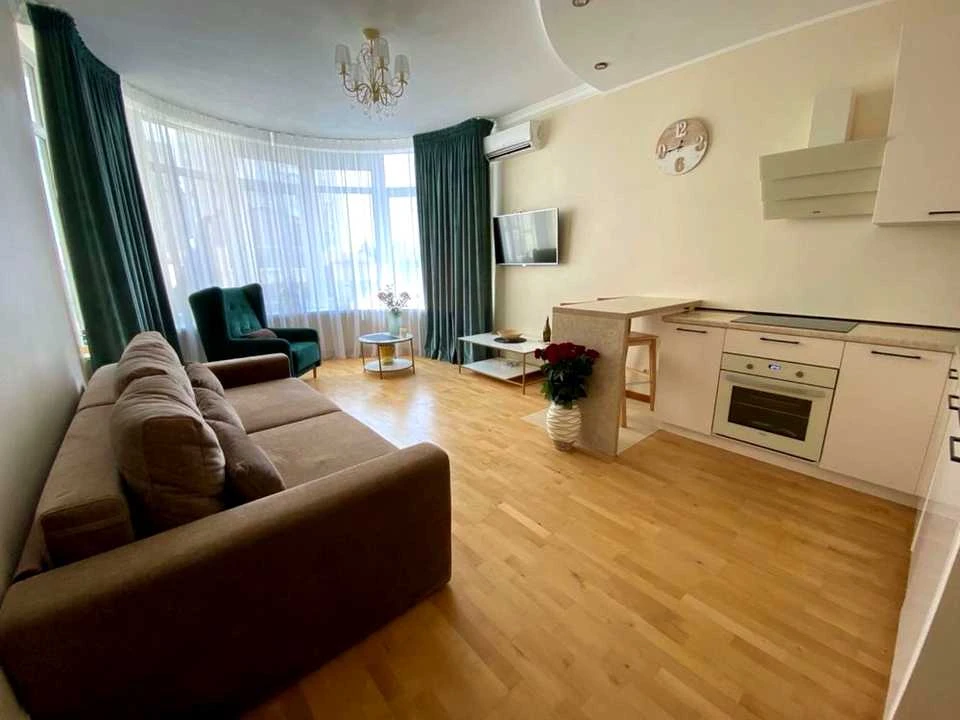 Apartment. Dimitrivska Street, Kyiv