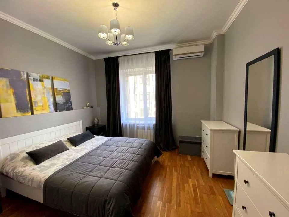 Apartment. Dimitrivska Street, Kyiv