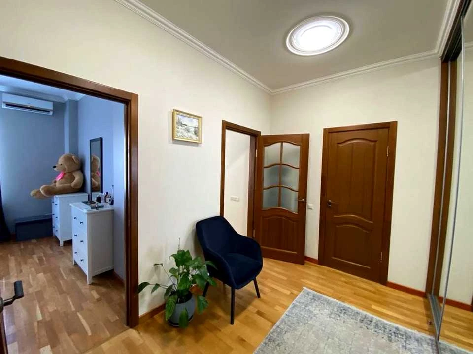 Apartment. Dimitrivska Street, Kyiv