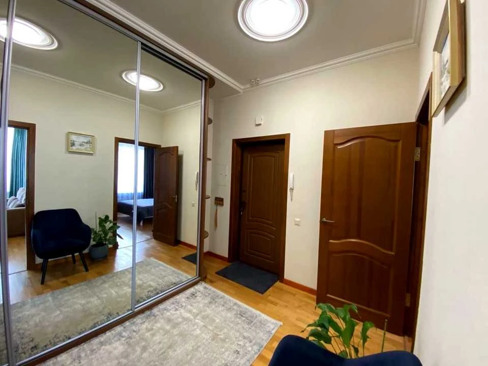 Apartment. Dimitrivska Street, Kyiv