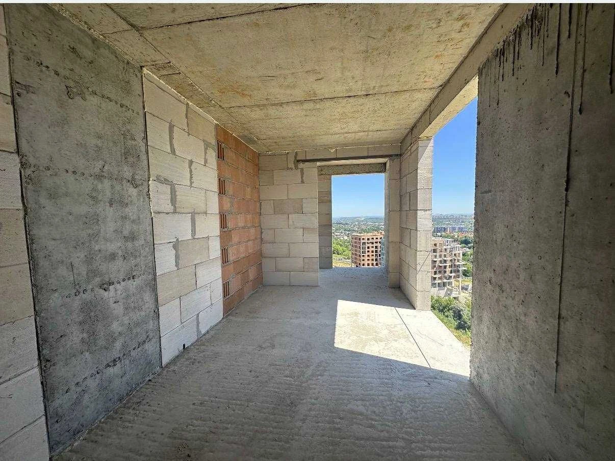 Studio apartment for sale in the Viking Hills residential complex on Shchurata Street