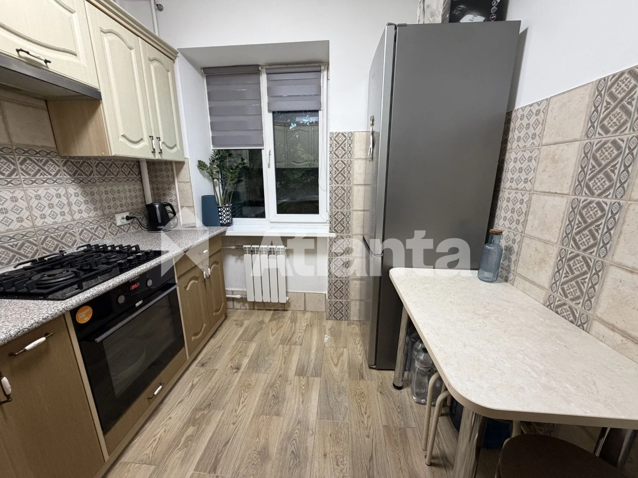 Sale of a 1-room apartment in the city center on Zолота Street.