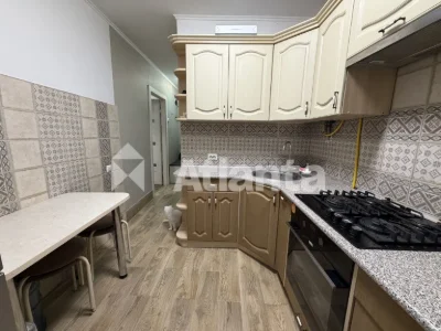 Sale of a 1-room apartment in the city center on Zолота Street.
