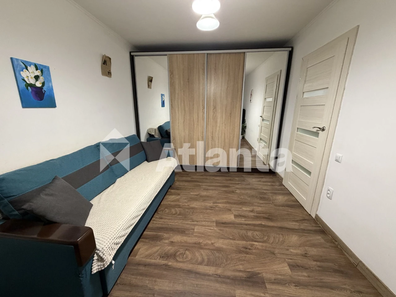 Sale of a 1-room apartment in the city center on Zолота Street.