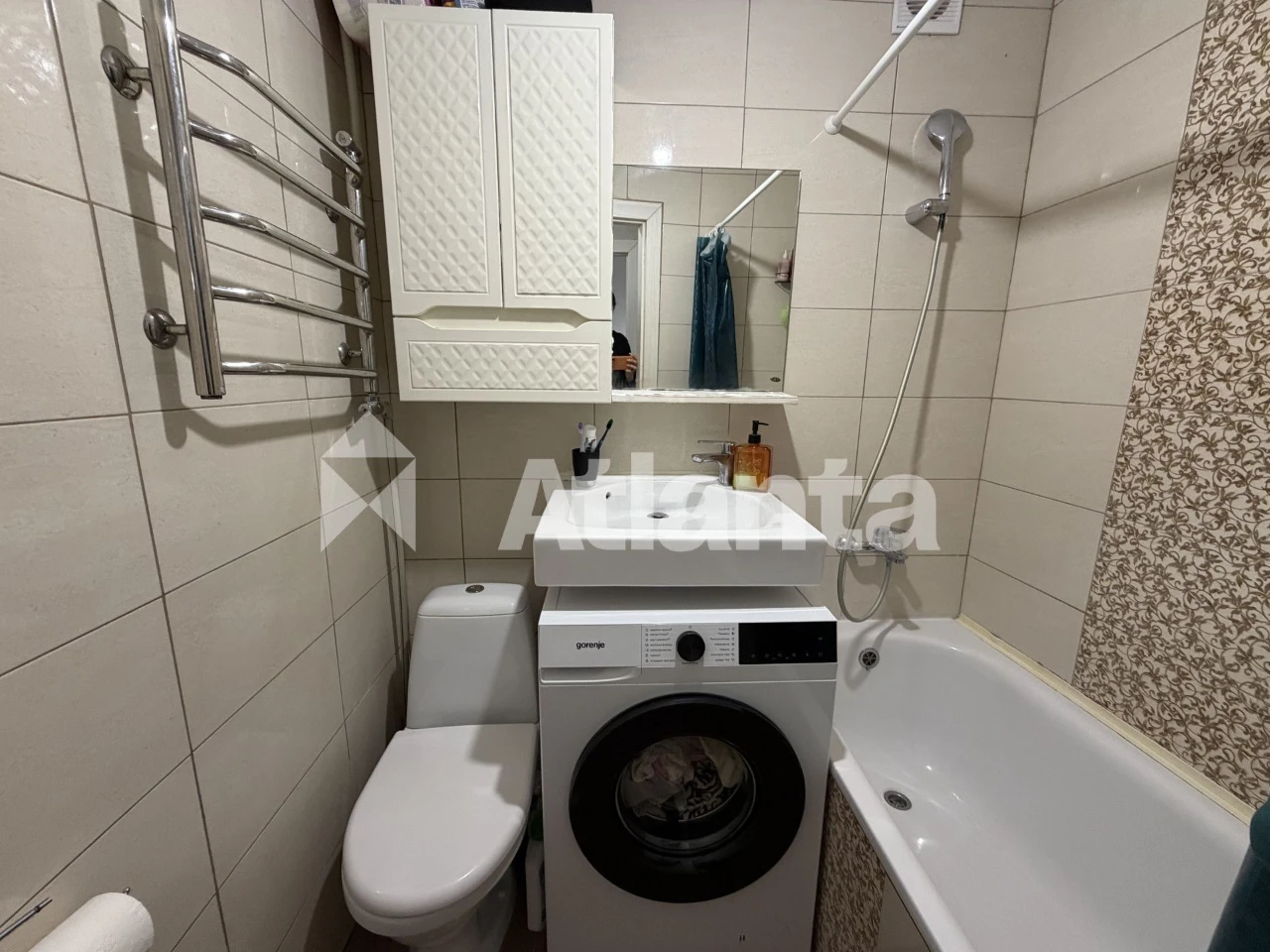 Sale of a 1-room apartment in the city center on Zолота Street.