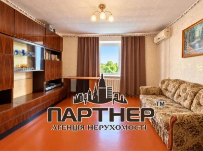 Продаж двокімнатноі квартири у цегляному будинку.