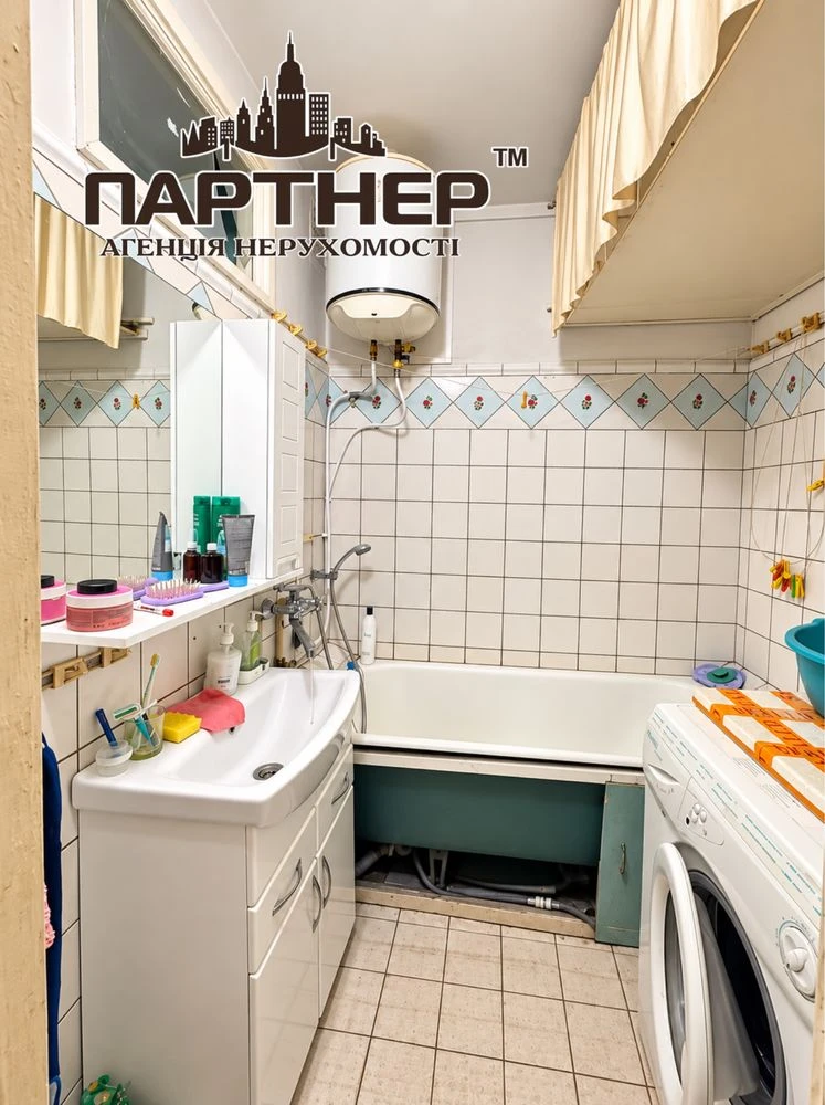 Продаж двокімнатноі квартири у цегляному будинку.