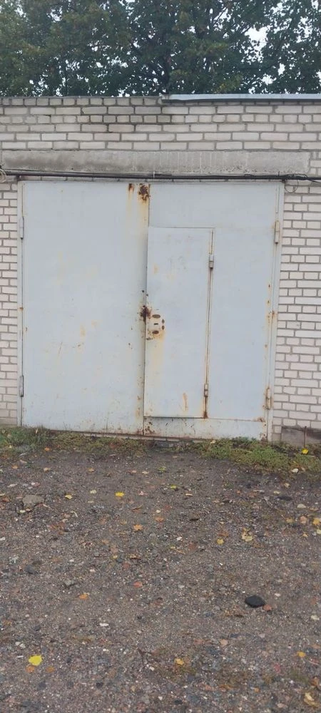 Гараж з підвалом