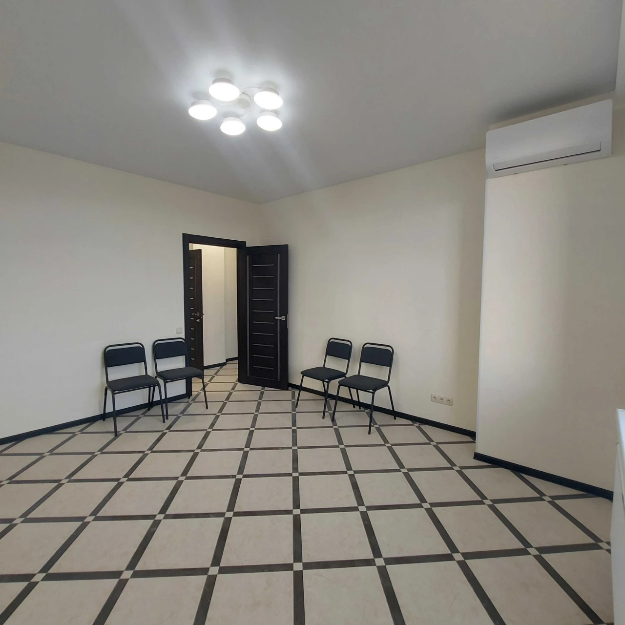Sale of a 2-bedroom apartment in a new building in the city center