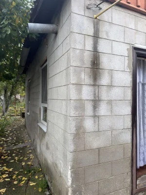 Продам частину будинку, поруч метро.