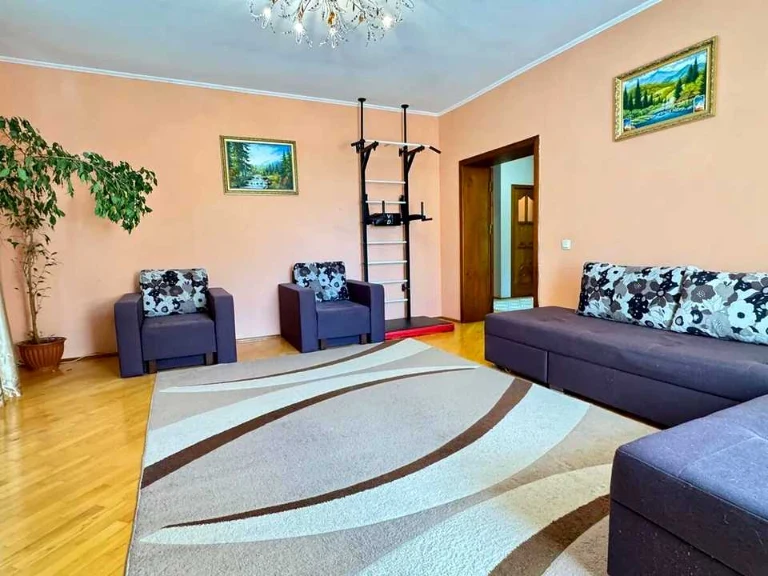 Apartment. Ivano-Frankivsk, Mykytnytse Street