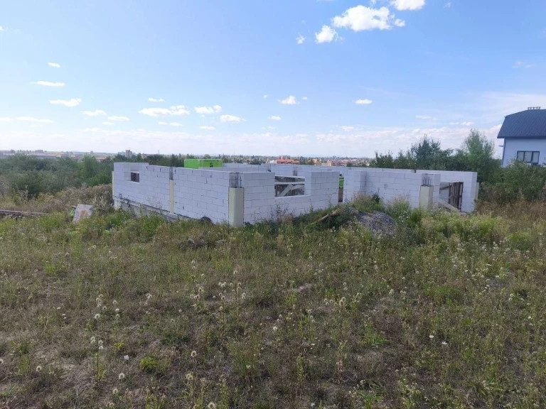 Земельна ділянка 6,25 сотки з недобудованим будинком та пано