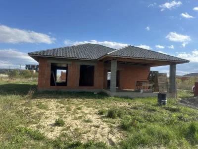 Продається американка на етапі будівництва в хорошій локації
