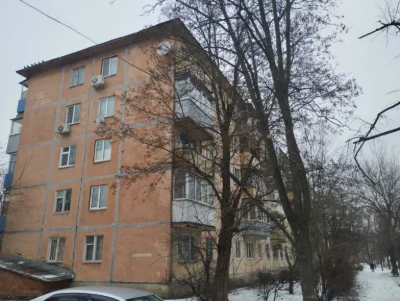 Продаю 1 кімнатну, 4/5 панель, 32 кв.м., центр, під капремон