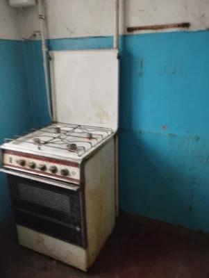 Продаю 1 кімнатну, 4/5 панель, 32 кв.м., центр, під капремон