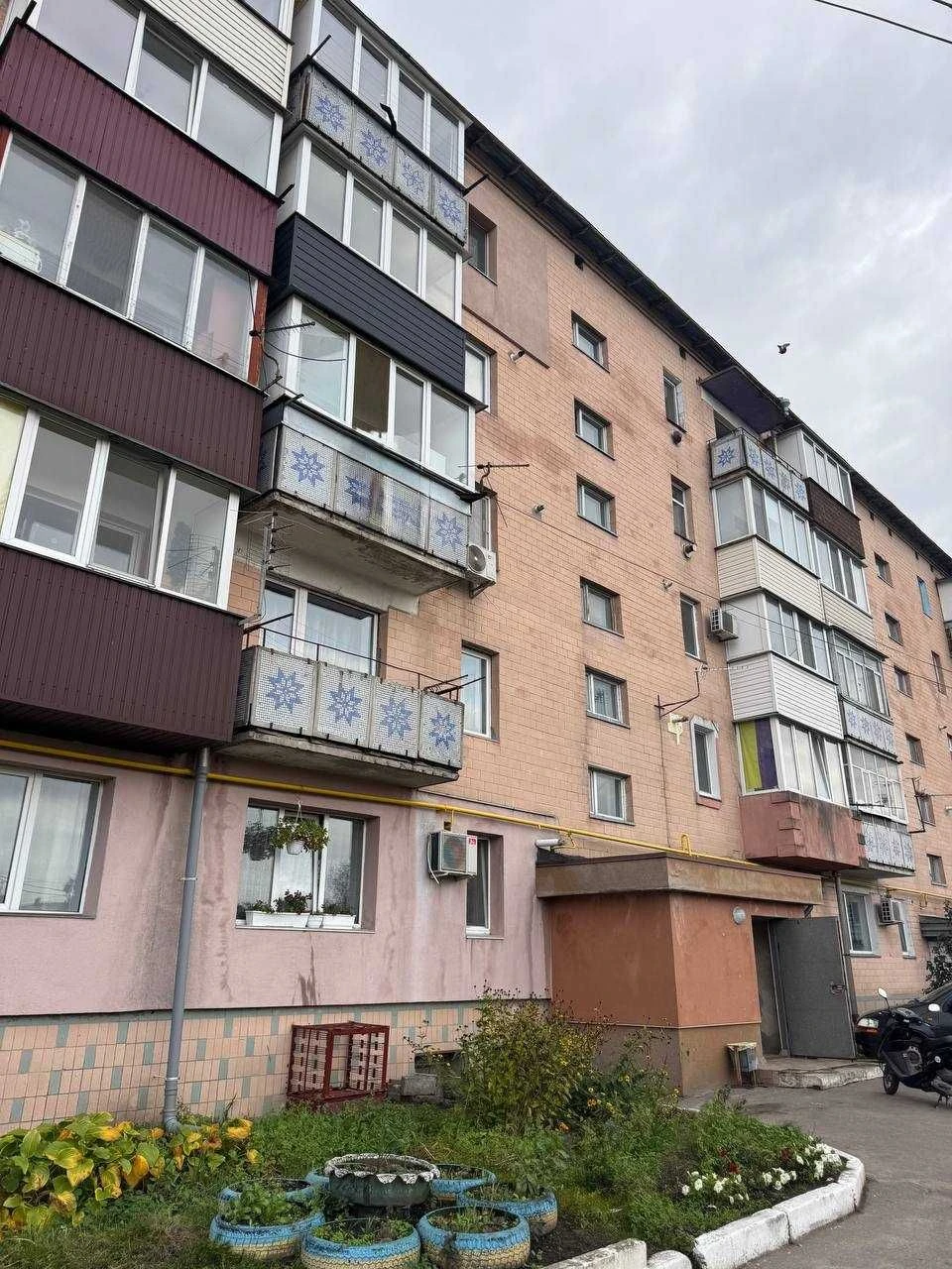 Продається 3-кімнатна квартира на етапі ремонту!